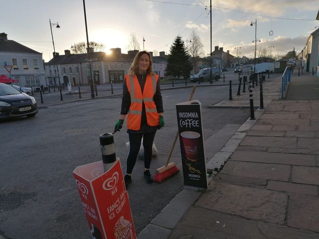 NationalSpringC's tweet photo. As promised, a few more pictures of the incredible volunteers from Strokestown Tidy Towns, who organised several individual/household clean-ups last week to get the town clean before Christmas. Aren't they great?
#SpringClean20 #SDGsIrl #2minutestreetclean https://t.co/LolkwLfnNg