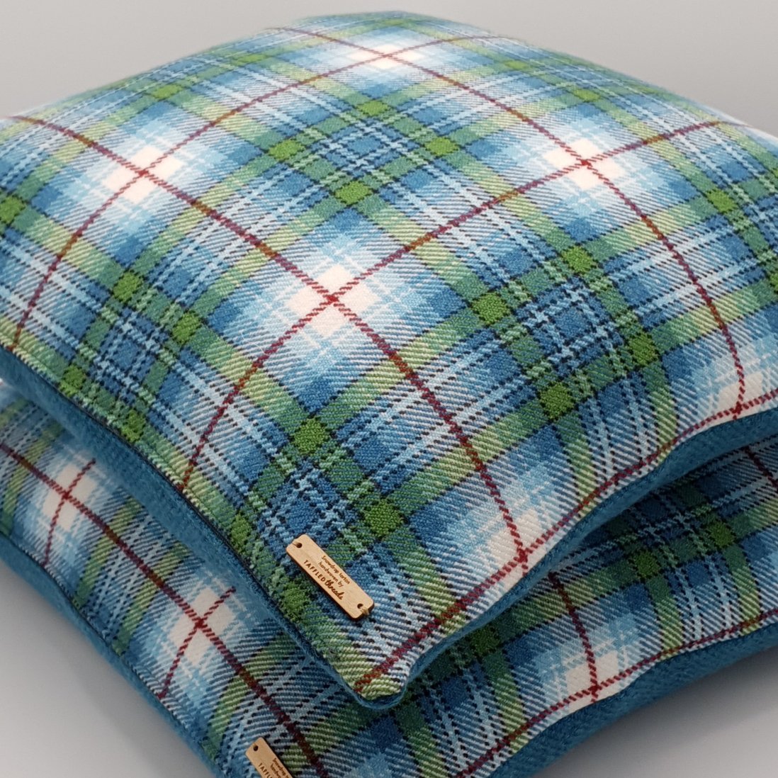 Only one handwoven Snowdrop Tartan cushion left in my <a href="/folksy/">folksy</a> shop. 15% of proceeds going to <a href="/strathcarron1/">Strathcarron Hospice</a> folksy.com/shops/Taffledt…