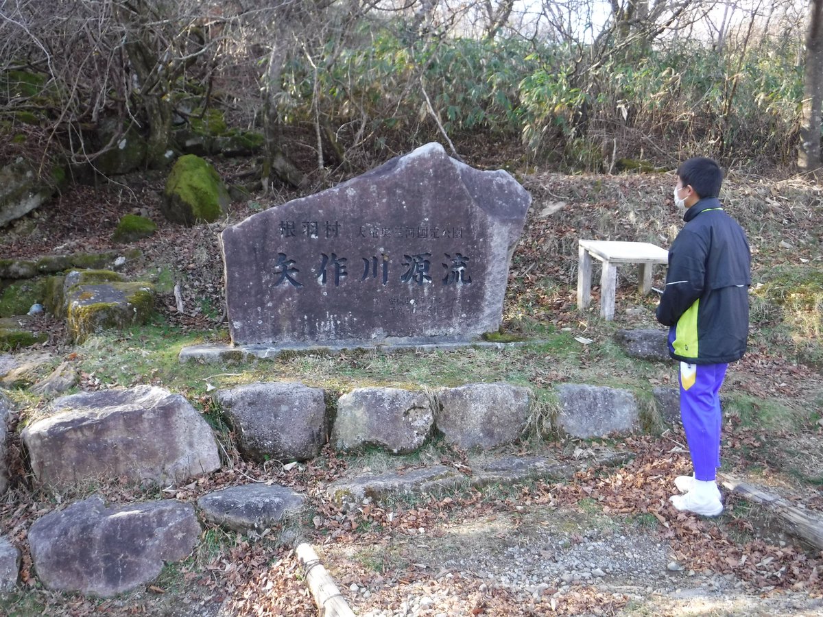 mlit_yahagi's tweet photo. 本日は、旭中学校の生徒さんと一緒に、設楽ダムの現場と矢作川の源流を見に行きました！
設楽ダムの工事第一係長の熱い説明に感銘を受けており、このような現場で将来働きたいと呟いておりました！
矢作ダムの現場でお待ちしております！！ https://t.co/HkMtiEW7qZ