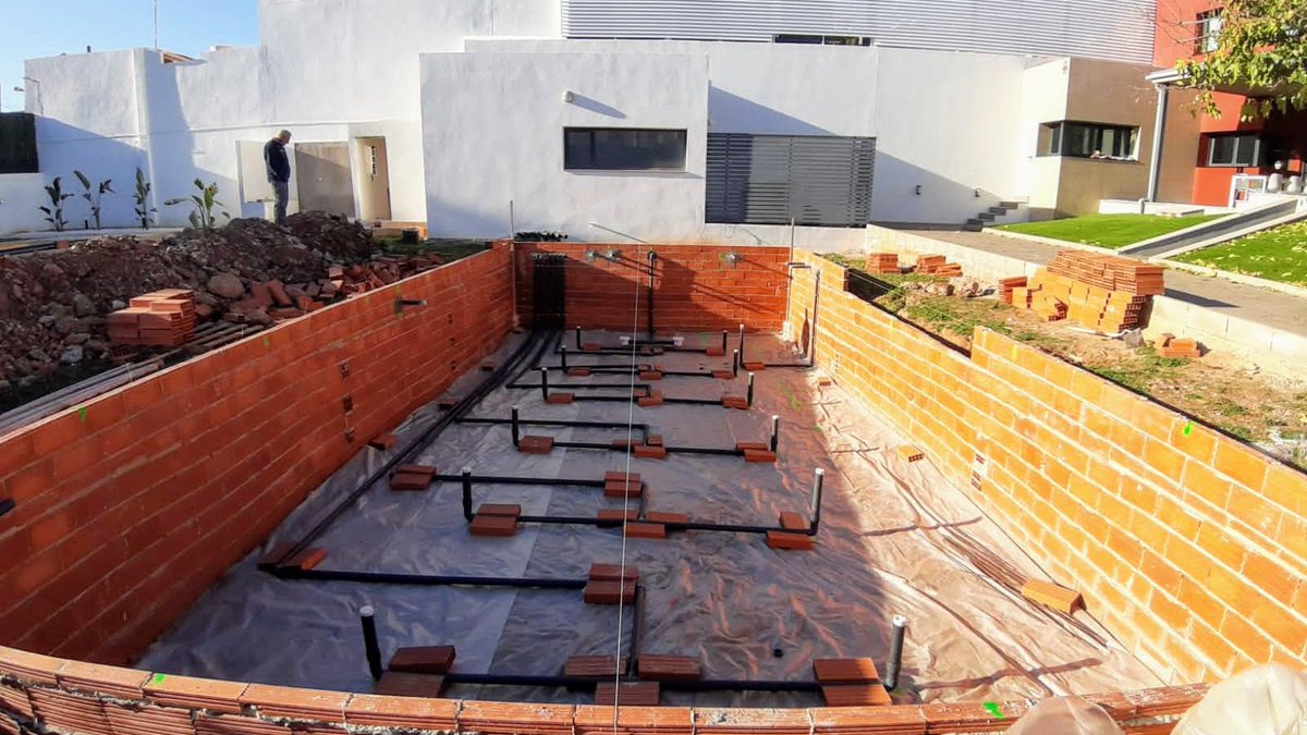 piscinasinterl2's tweet photo. Preparando circuito hidráulico en la piscina de Vila Real https://t.co/MIDat5sTma