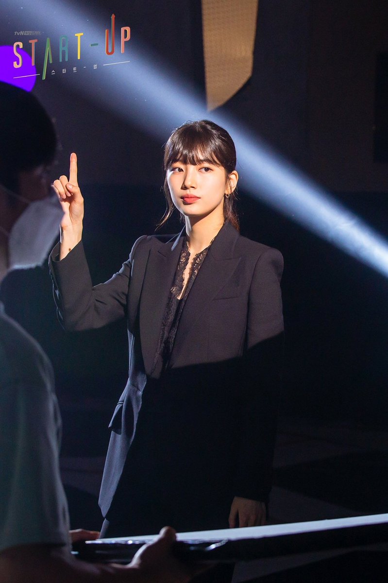 With no clear winner on the horizon, how will we decide who will end up with Dalmi?It's 2020. Let her decide for herself. She is not your trophy.Yes, yes, the one and only vote that matters is Seo Dalmi's.