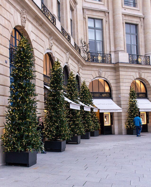 diorballerina's tweet photo. Christmas time in Paris https://t.co/SJ53zvWZ22