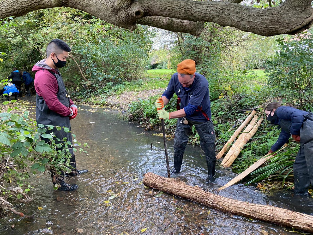 Join us next week in Watling Park, #Barnet to install large wood at the Burnt Oak Brook as part of our restoration work there. All events are covid-safe and in line with govt guidelines 👍 Sign up now!
Tues 8th 👉 ow.ly/Syu250CAfXU
Sat 12th 👉 ow.ly/7V3q50CAfXV