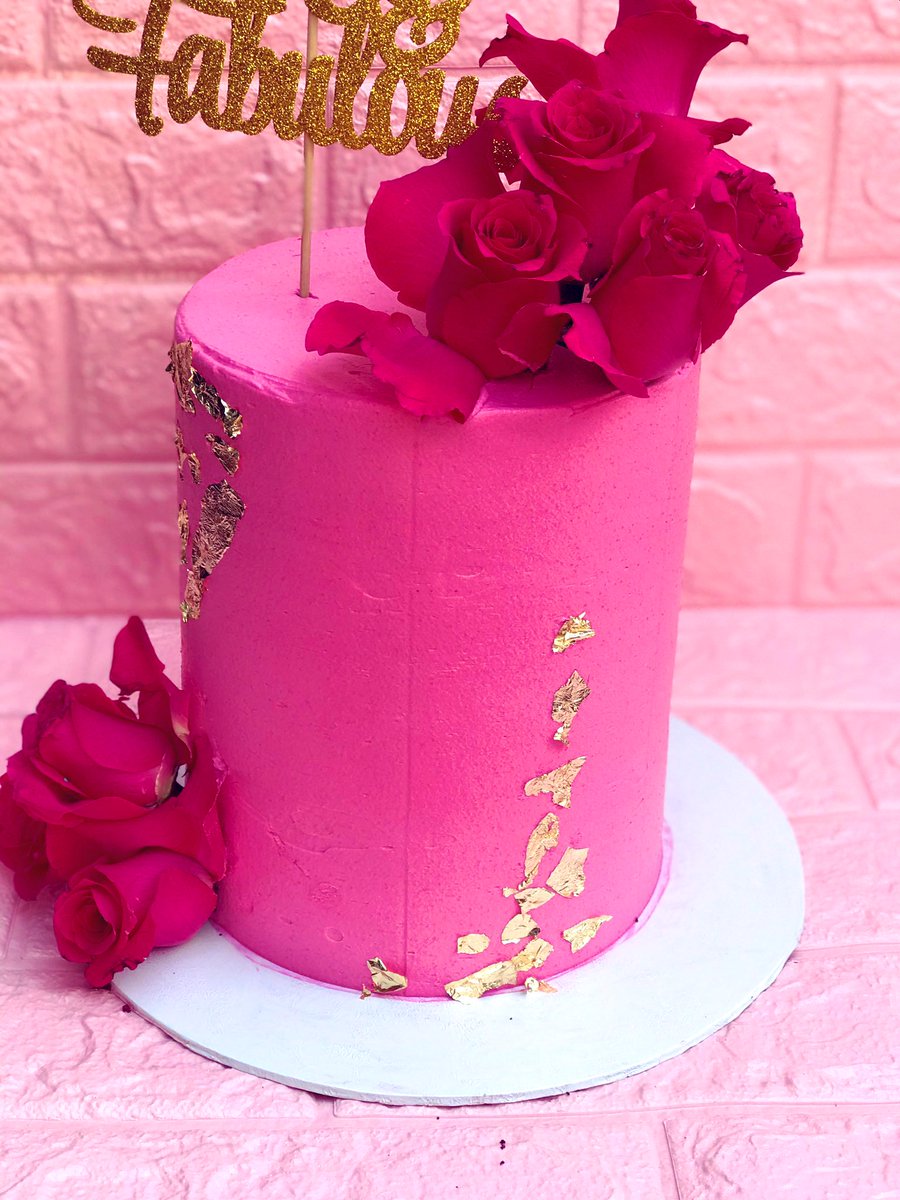 RBakerybox's tweet image. Baking is an art that we enjoy here at Bakery Box, in fact we love baking! So today we feel like showing off some of the pieces we have done this year #KeDecemberBoss #RuBakeryBox