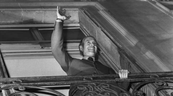 Nous perdons aujourd'hui un membre de notre famille.

Le Président #ValeryGiscarddEstaing était l'avocat du progrès sociétal, un européen passionné, un centriste résolu. Un Homme d'État au service de la Nation.

<a href="/UDI_off/">UDI</a> <a href="/olivierrichefou/">Olivier Richefou</a>
#Hommage #MerciMonsieurLePrésident 🇫🇷🇪🇺