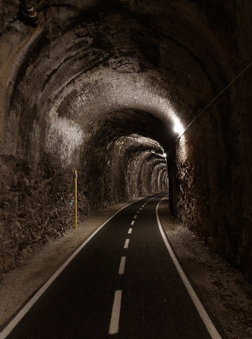 Bisiklet yoluna çevrilen eski bir tren yolu güzergahında bisiklet sürmek isteyen? :)