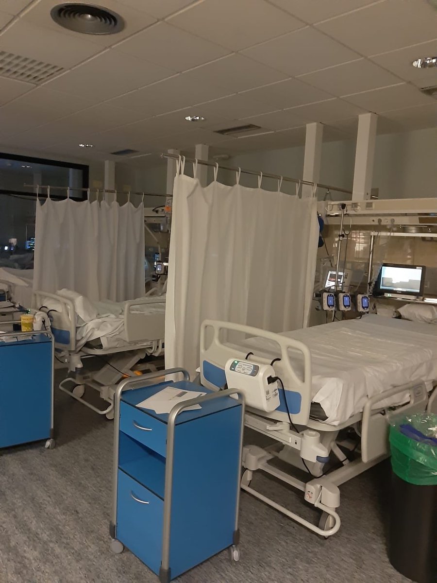 UCIACHUS's tweet photo. Una imagen vale más que mil palabras! Encuentra las 7 diferencias! Gripe de 1918 vs Coronavirus! Así es nuestra UCI A del CHUS! #UCIADigna
@TVGalicia @CoronaVid19 @enfermeraapuros @EnfrmraSaturada @sextaNoticias @DebatAlRojoVivo @JesusCalleja @vozdesantiago https://t.co/3b75jVaPfh