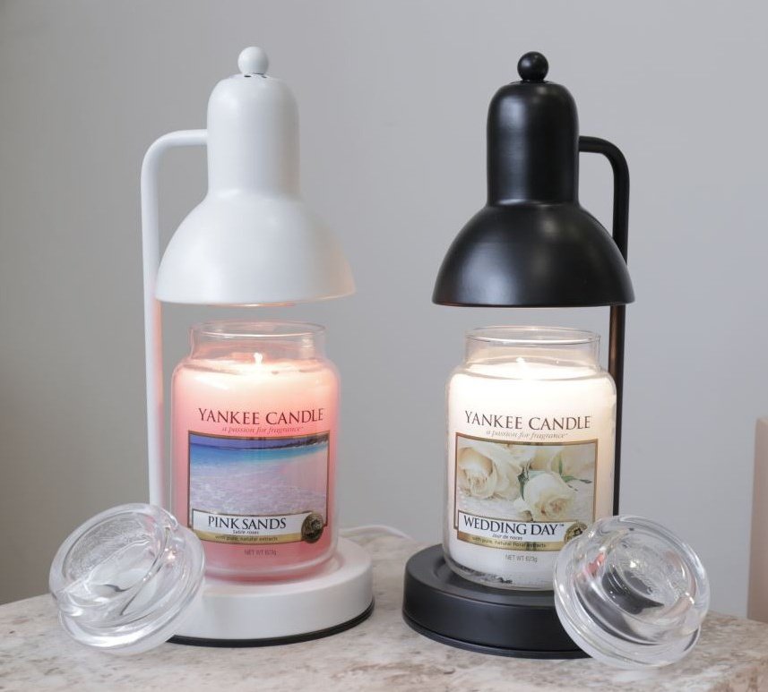 4. Lebih jimat dgn candle warmerBagi yg nak jimat dan guna lilin dgn lebih lama (sebab scented candle mahal), selain bakar, boleh gunakan candle warmer. Candle warmer ni akan panaskan lilin, linin cair dan bau akan keluar. Cara ni lebih jimat dari bakar.