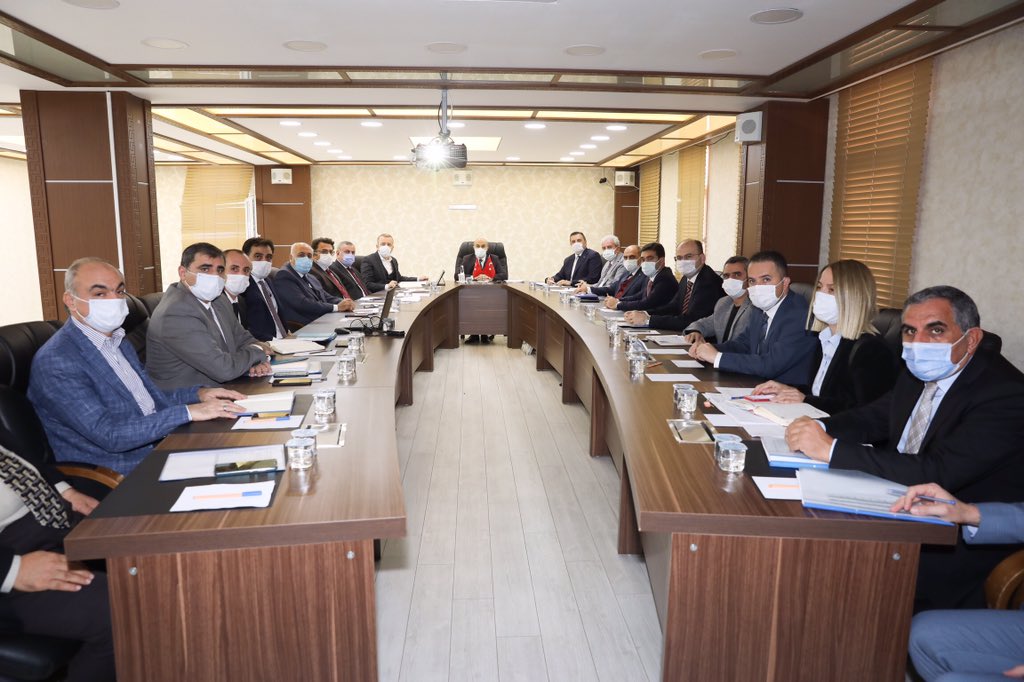 mahmutdemirttas's tweet photo. Büyükşehir Belediyesi Genel Sekreteri, İlçe Kaymakamlar,İlçe Belediye Başkanları,MARSU Genel Müdürü ve Daire Başkanları ile bir araya gelerek yapılan ve planlanan çalışmalar hakkında toplantı gerçekleştirdik. https://t.co/GBTAimgEE3
