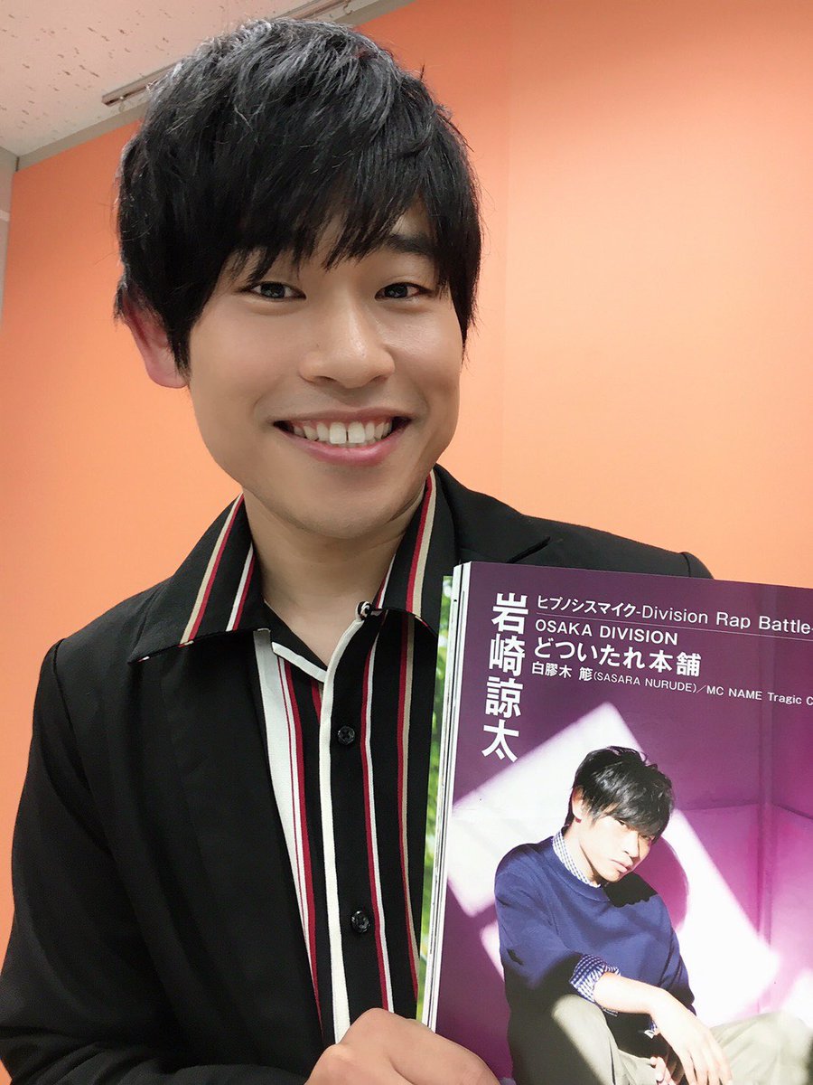 Kuro Yuri いやもうまじでこの笑顔に惚れた 元々岩崎さんみたいなお顔の男性好きだからしんどい 一重の方言男子 ちょっと変なデザインのスーツが似合う もはや神