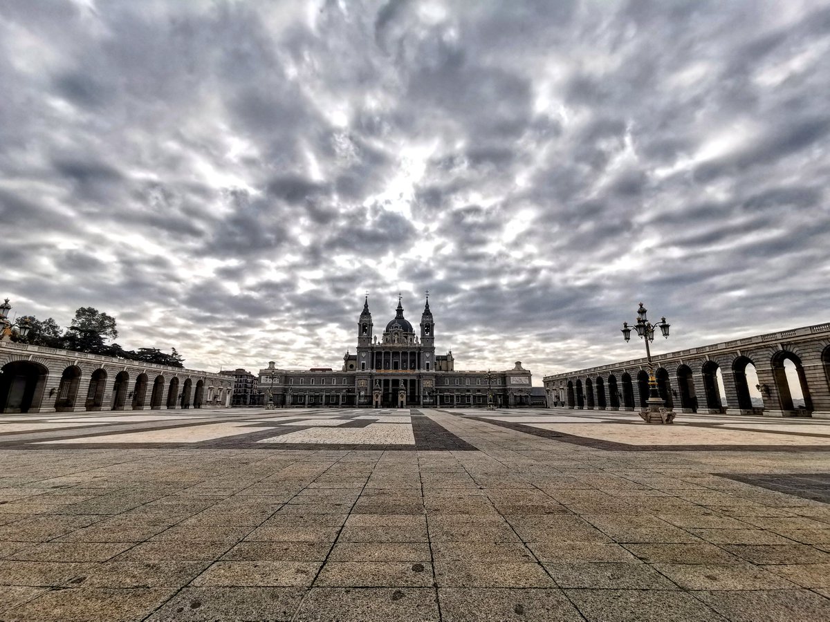 SecretosdeMadri's tweet photo. "No todas las tormentas vienen a perturbar tu vida, algunas llegan para limpiar tu camino" ❤️
¡Buenos días!

#Madrid https://t.co/aqnSHXMKJX