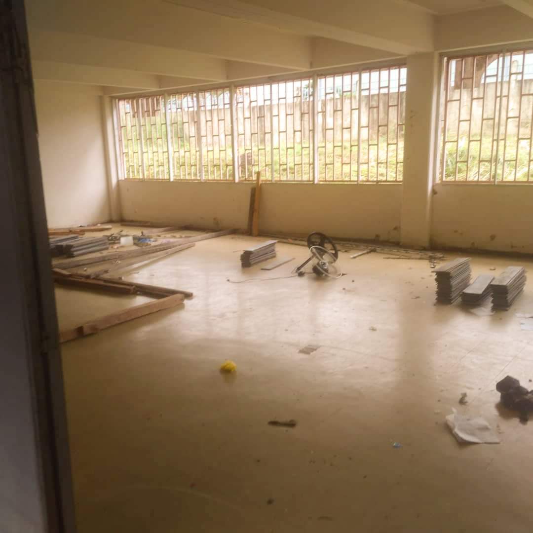 Africainlibr's tweet photo. Quelle honte... Voici l'internat du Lycée Technique OMAR BONGO
#Gabon.. Pays riche... Infrastructures en décrépitude... Éducation à terre...
@ChogPyssame
@GY_MAO_
@GOMEZUlri
@_CGRi
@ELagoke
@des_sand
@BivigouKassa
@FDesaromes
@Cosa76
@gnambawamy
@HKNX https://t.co/UyHp8Q6PFw