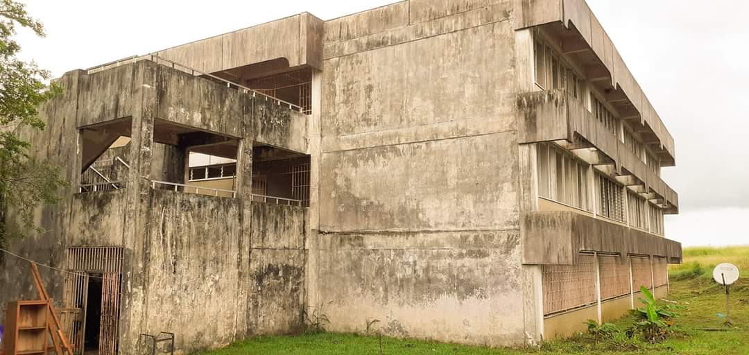 Africainlibr's tweet photo. Quelle honte... Voici l'internat du Lycée Technique OMAR BONGO
#Gabon.. Pays riche... Infrastructures en décrépitude... Éducation à terre...
@ChogPyssame
@GY_MAO_
@GOMEZUlri
@_CGRi
@ELagoke
@des_sand
@BivigouKassa
@FDesaromes
@Cosa76
@gnambawamy
@HKNX https://t.co/UyHp8Q6PFw