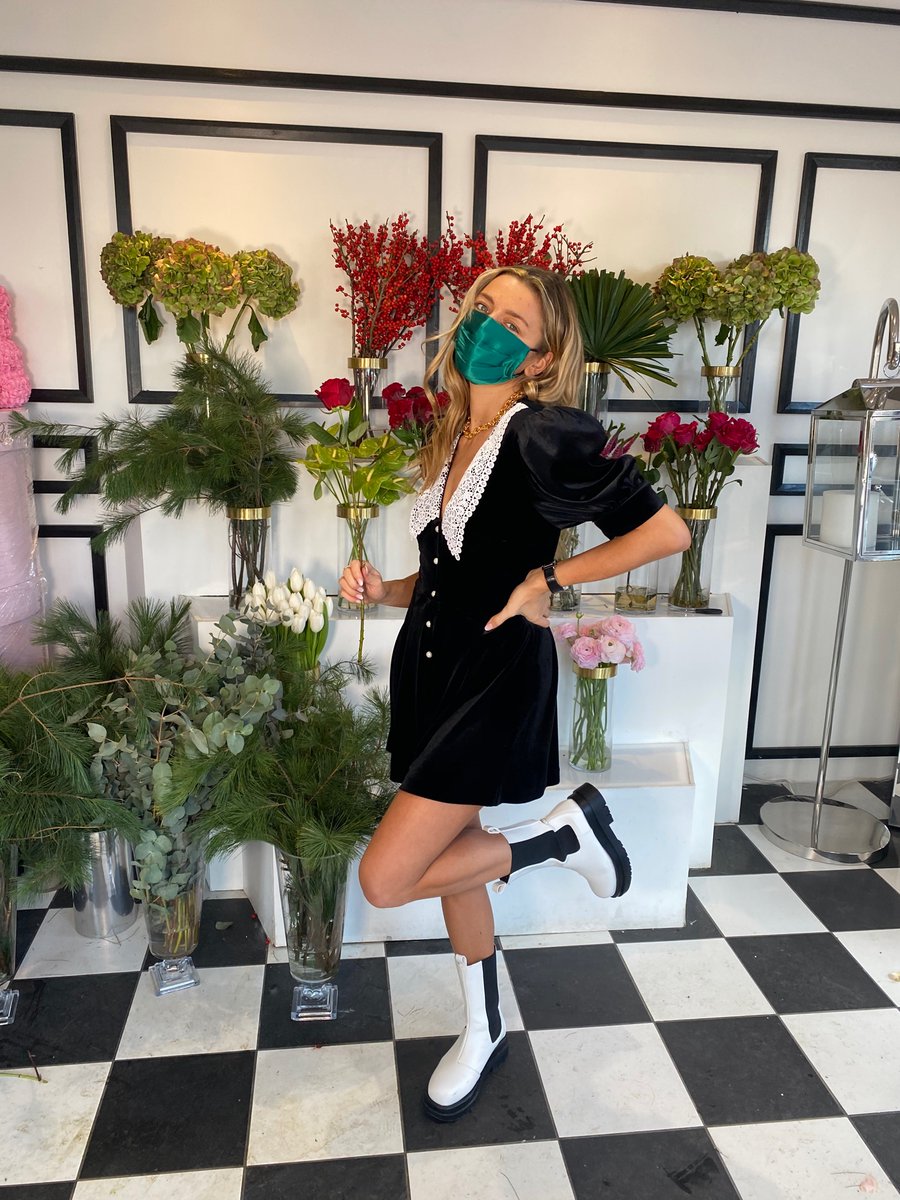 Ellisransonx's tweet photo. Ad So happy to be back shopping.. first stop is my local florist🌹I love going in and picking fresh seasonal blooms by a young local girl who is still bossing it through these times it’s so important to get back out shopping and supporting our locals. @sageofficial .. #YourLocal https://t.co/zyIGafbs4l