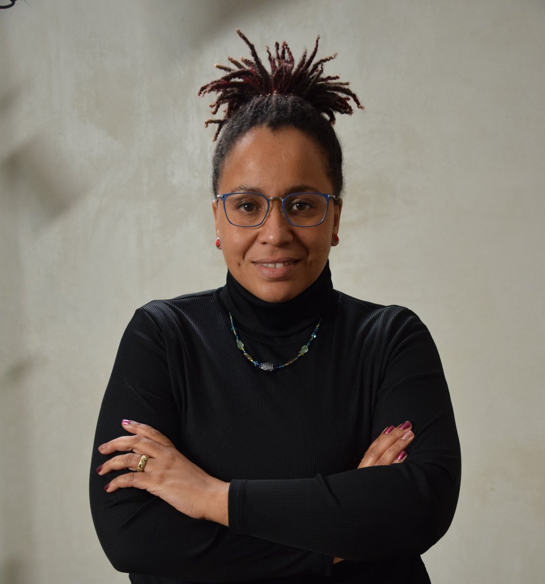 KaBaMunich's tweet image. Aufgeregte Vorfreude im Advent. Heute haben wir eine ganz besondere Keynote für unsere Mitarbeiter*innen bei Adobe in DACH: @Tupoka_O, Autorin des viel beachteten Buchs #ExitRacism“ und Anti-Rassismus-Trainerin.  #adobeforall #DiversityMatters