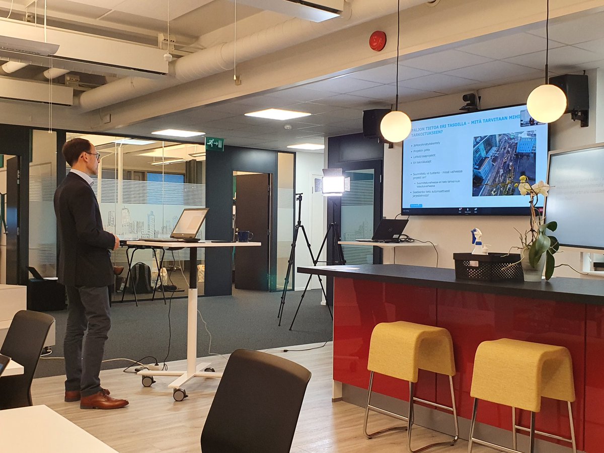 HLehtikankare's tweet photo. @PeterMolin @Civilpoint @EspooEsbo @kakeespoo @ramboll_fi @JaniMyllymaa Ja @PeterMolin jatkoi tilannekuvien hallinnasta ajankohtaisista allianssihankkeista, mm. @raidejokeri https://t.co/gZulv7iwHH