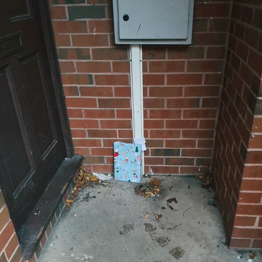 laurencsc's tweet photo. Early morning doorstep deliveries at @PfPLivingPlus Michael Raynor Court this morning 🎄🤫 🍫#selectionboxes https://t.co/kMmQ8VY9pV