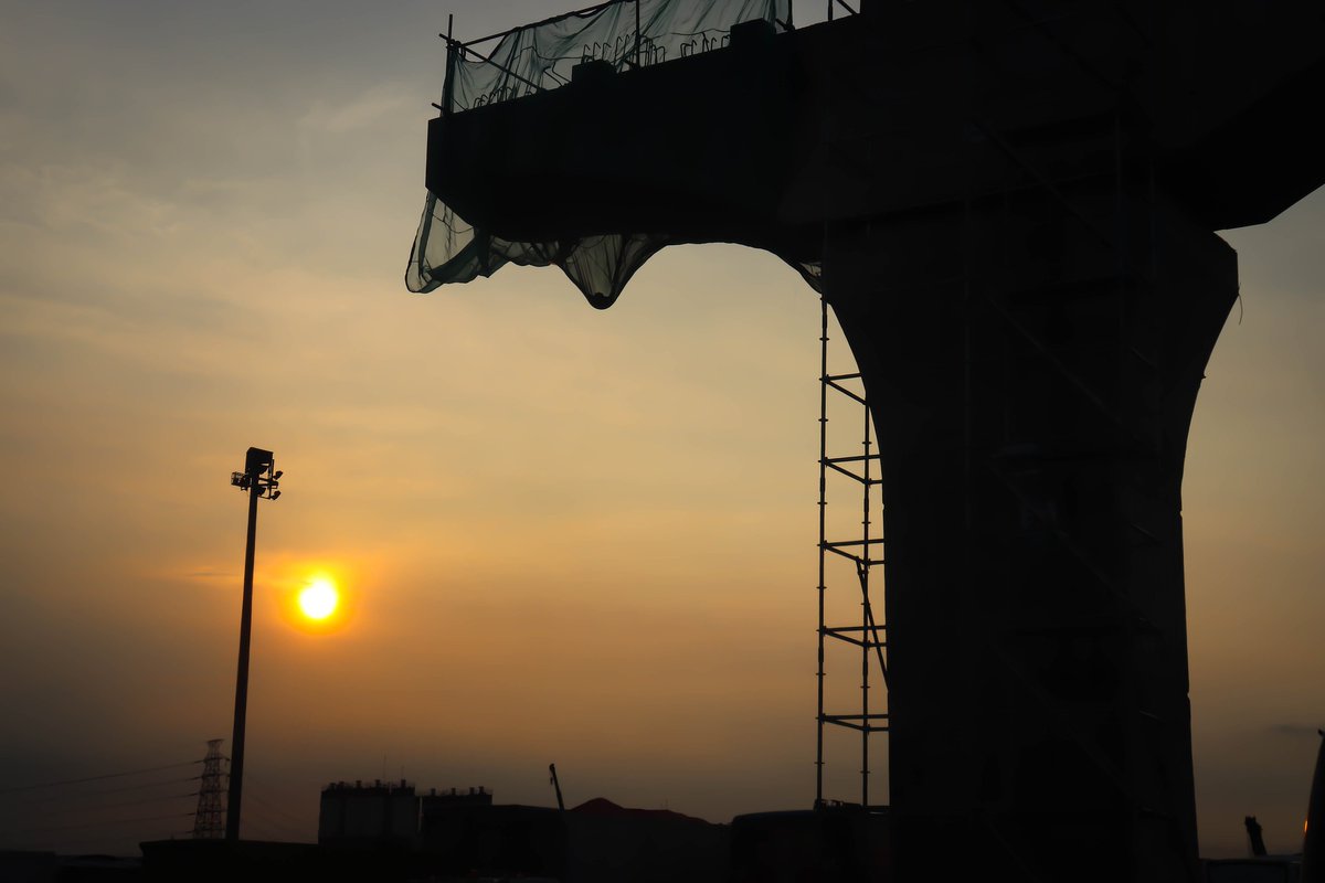 StrategicRId's tweet image. The country needs more roads, rails and public transportation. So, how do we get there?

sr.sgpp.ac.id/post/indonesia…