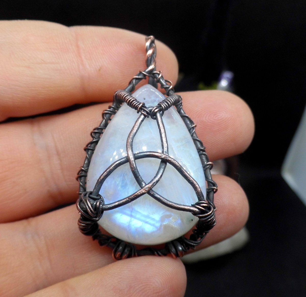 CharismaCrystal's tweet image. A stunning #moonstone #Triquetra pendant
 CharismaCrystals.etsy.com

#pentaclenecklace #pentagramnecklace #pagan #paganini #wicca #pentagram #witchcraft #supernatural
 #vikings #UKBizHour #craftbizparty #indiebizhour #DiscoverEtsy  #ukgifthour #ukgiftam #viking #Celtic