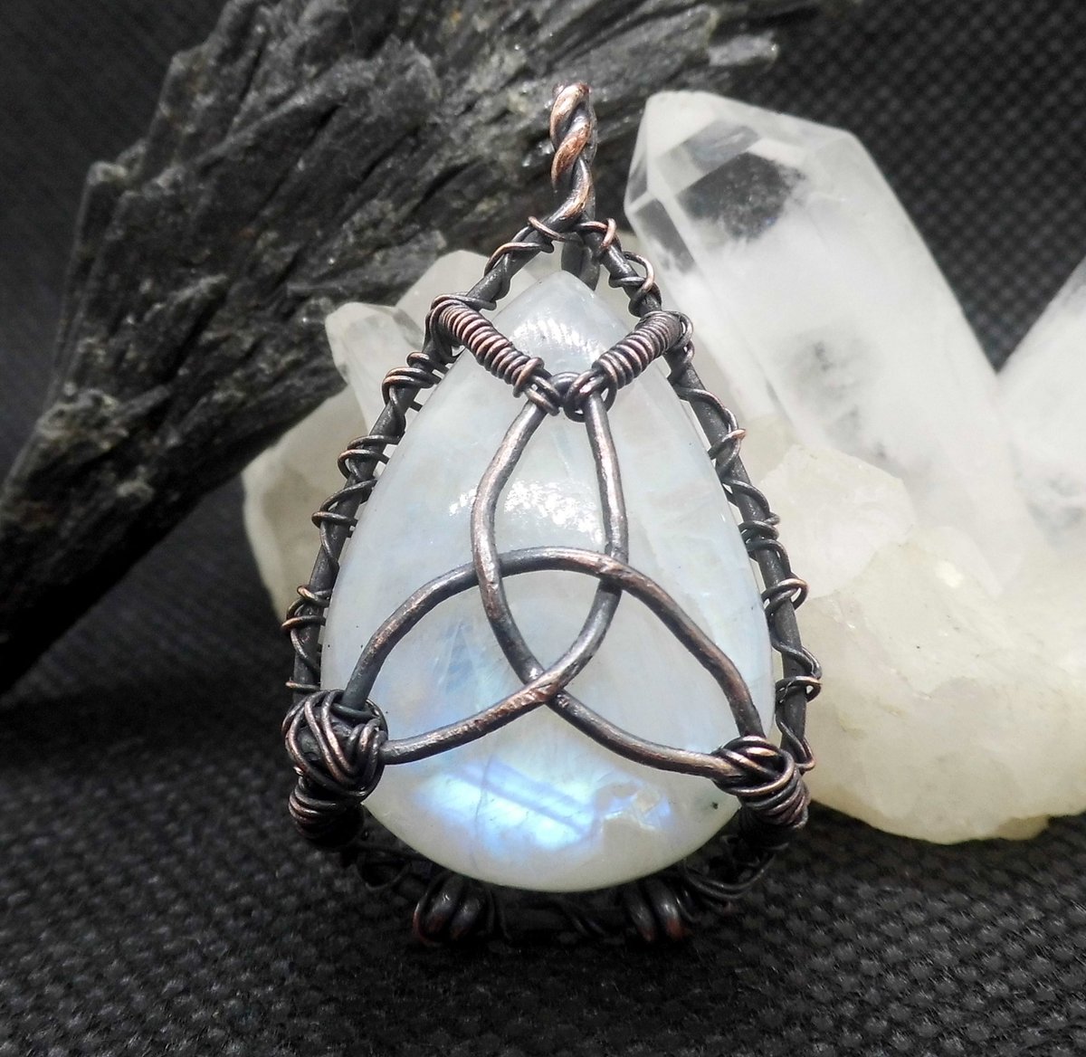CharismaCrystal's tweet image. A stunning #moonstone #Triquetra pendant
 CharismaCrystals.etsy.com

#pentaclenecklace #pentagramnecklace #pagan #paganini #wicca #pentagram #witchcraft #supernatural
 #vikings #UKBizHour #craftbizparty #indiebizhour #DiscoverEtsy  #ukgifthour #ukgiftam #viking #Celtic