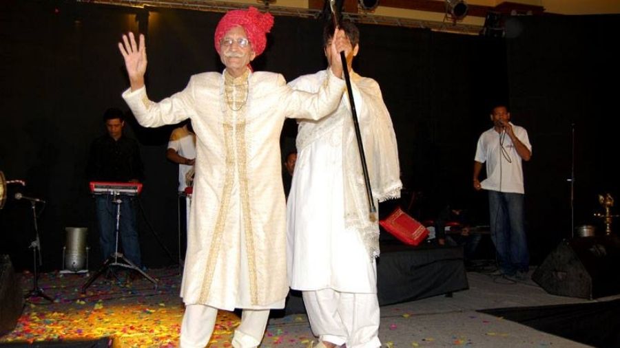 UpdeshMotePatil's tweet photo. RIP..!
#DharampalGulati #mdhmasala #mdhmasale #Legend #RIPMDH https://t.co/x7kwwJCX9Q