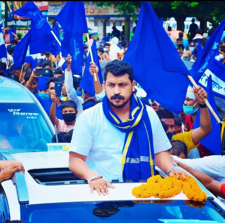 krishRj17's tweet photo. . #हमार��_नेता_हमारा_अभिमान बहुजन ह्रदय सम्राट @BhimArmyChief व आजाद समाज पार्टी के राष्ट्रीय अध्यक्ष बड़े भैया माननीय एड० चन्द्रशेखर आजाद जी को जन्मदिवस की अनंत बधाई, आप हमेशा सुखी, स्वस्थ्य व निरोगी रहे
#HappyBirthdayAazad 🎂🎉😊 https://t.co/ceZQQn7fO6