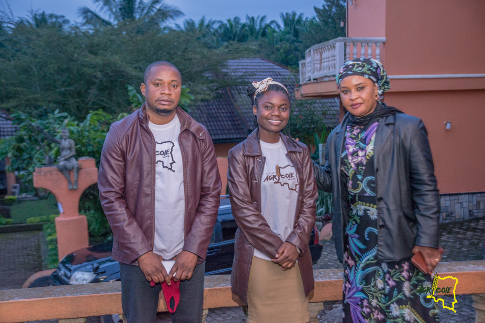 NdekeLaetitia's tweet photo. #SentimentDeSatisfaction
De #Goma à Beni, nous avons constitué une équipe des merveilleuses personnes. Elle a cru en nous et ensemble nous avons réussi à communiquer sur la rencontre des opportunités, le #FAB2020.
#LaComEstUnMetier #Mwezi https://t.co/0oxfIaqgzl