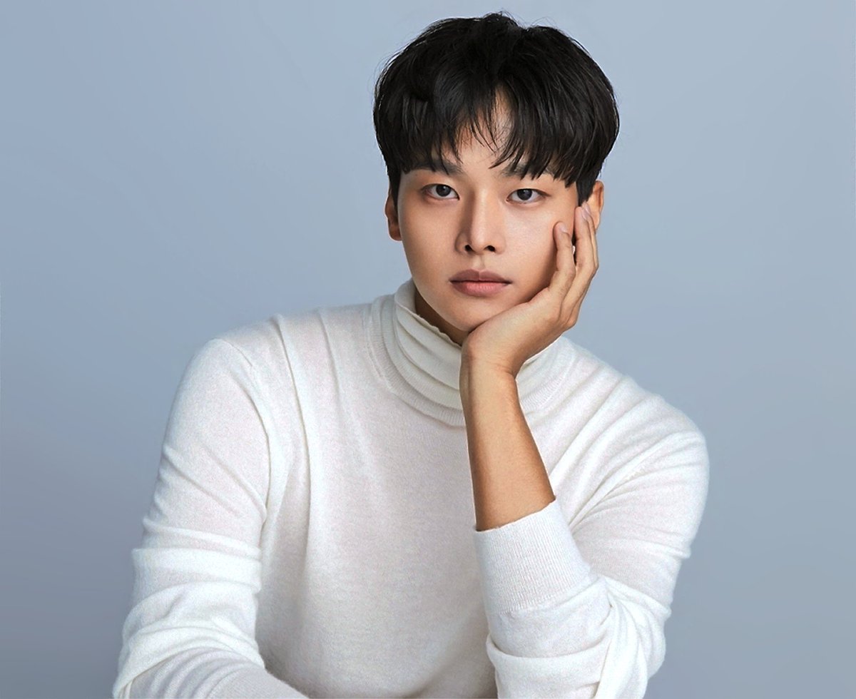 hakyeonni's tweet photo. once again I unwhitewashed the hakyeon pics and ohhhmyygoddd https://t.co/6SrY0CLWT0
