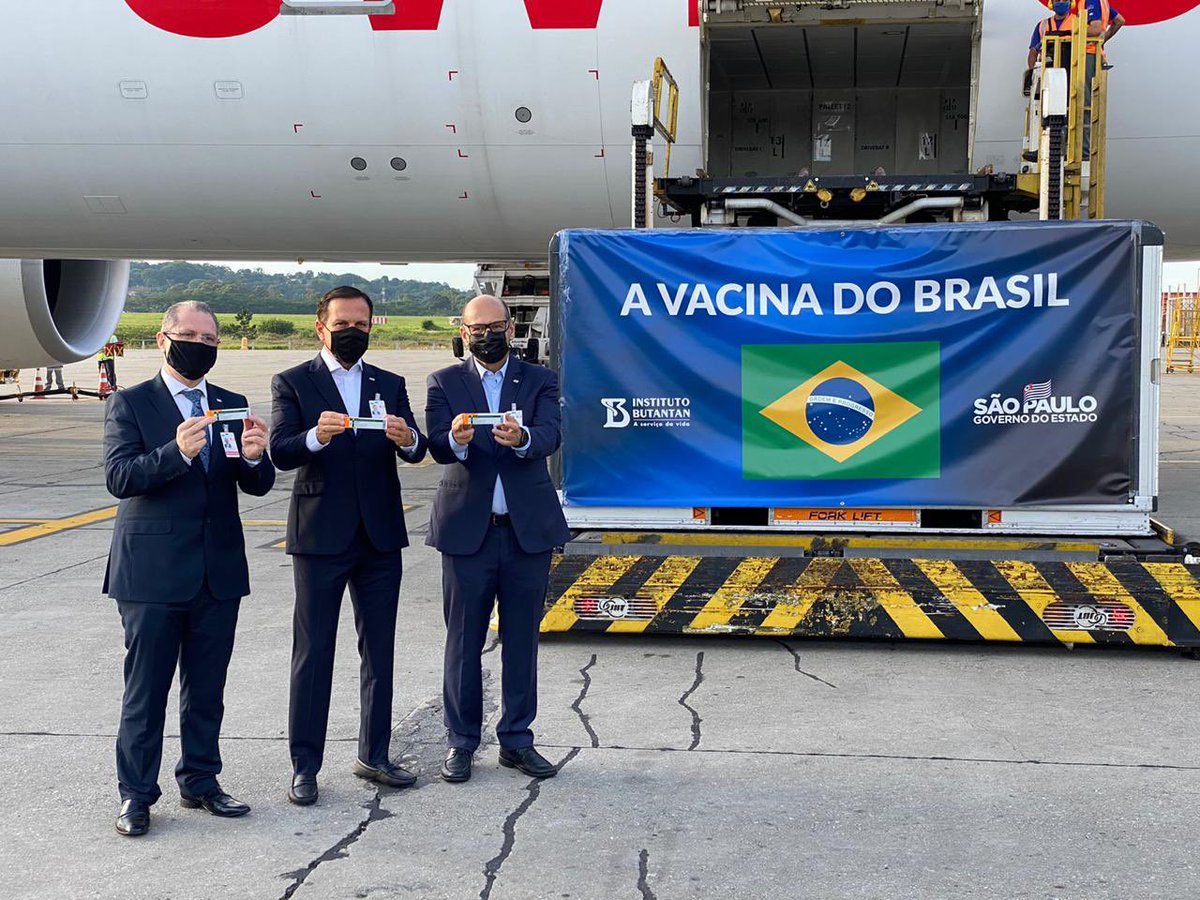Estou no Aeroporto Internacional de Guarulhos, recebendo nova carga de insumos da Coronavac, para produção de 1 milhão de doses da vacina do Butantan. Agora já temos 1 milhão e 120 mil doses da vacina em solo brasileiro para salvar vidas. Sentimento de esperança na luta pela vida https://t.co/XPrLeLbbEL