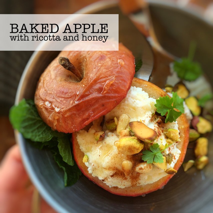junedarville's tweet photo. ❤️❤️❤️ 𝐁𝐚𝐤𝐞𝐝 𝐑𝐢𝐜𝐨𝐭𝐭𝐚 &amp; 𝐇𝐨𝐧𝐞𝐲 𝐀𝐩𝐩𝐥𝐞 - What I like so much about this #dessert? It is light and easy to make, the perfect ending for a #healthy lunch or dinner... ❤️❤️❤️
𝐑𝐞𝐜𝐢𝐩𝐞 >> https://t.co/uF4tdIQcRv
#belgianfoodie #belgianfoodblogger #antwerpfoodie https://t.co/KITtL41VoR