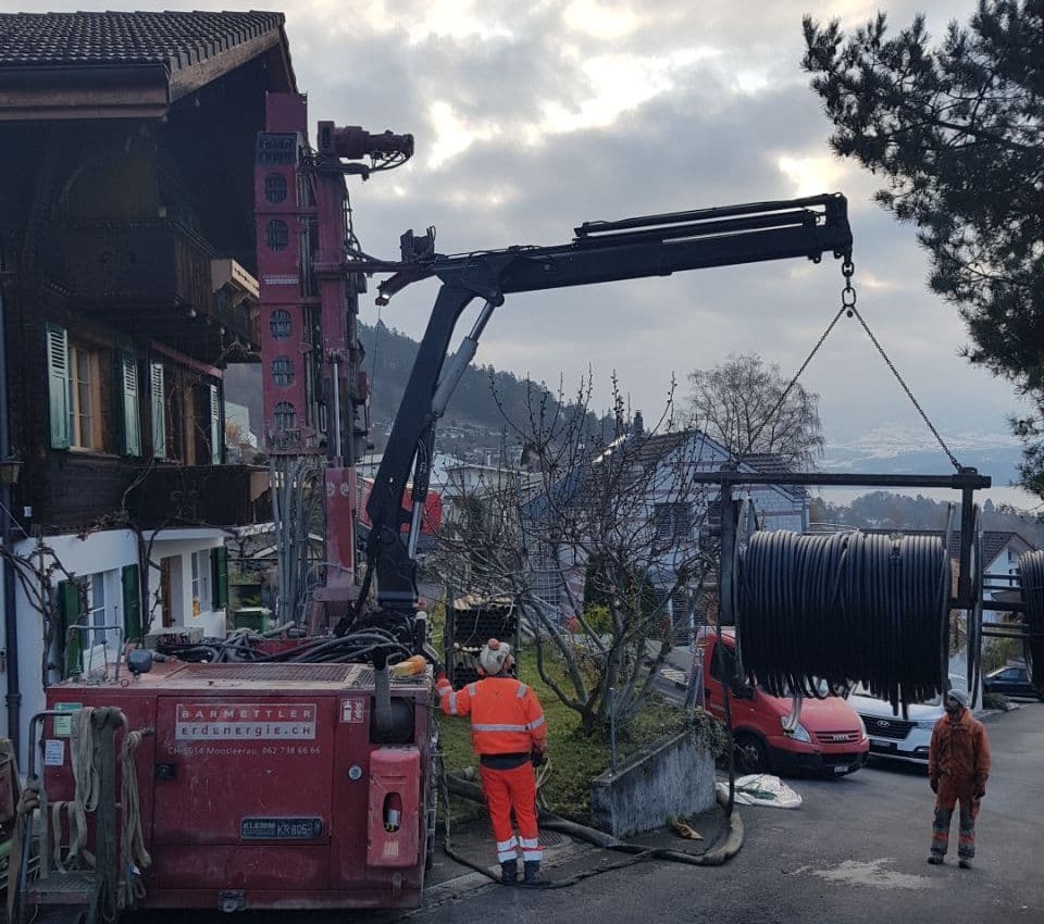 BernSolar's tweet photo. Die Erdsondenbohrungen für eine neue Sole-Wasser-Wärmepumpe in einem Einfamilienhaus haben begonnen.
https://t.co/wegM45Kwfc
#wärmepumpen #erdsonden #geothermie #erneuerbarheizen #ökologischheizen #hünibach #thunersee https://t.co/oCRkb8E1jh