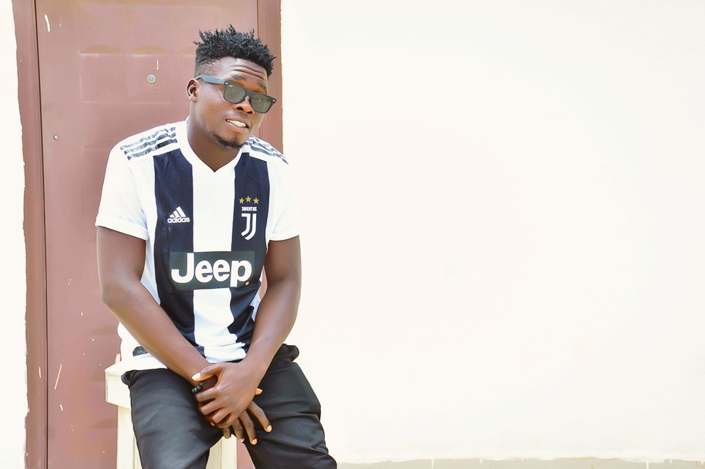 PatrickZichat's tweet photo. Hi Twitter am new her am a rapper a hypeman and hustler biko make u na show me my room oo https://t.co/Shb51EeK4r