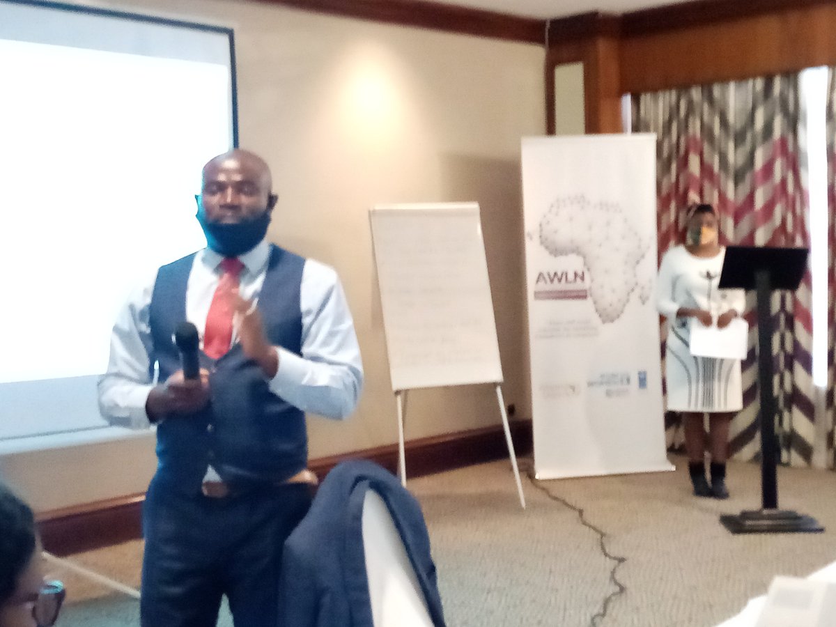 AWLN_Zimbabwe's tweet photo. Gender-sensitive Budgeting is not just an exercise, it is crucial because it has a bearing on what resources are allocated to women needs and interests  '' Mr Farai Makombe" @AWLN_Zim Training #Awln_Zim #womenleaders #GenderResponsiveBudgeting #GenderSensitivePolicy https://t.co/1ZxhGRU9do