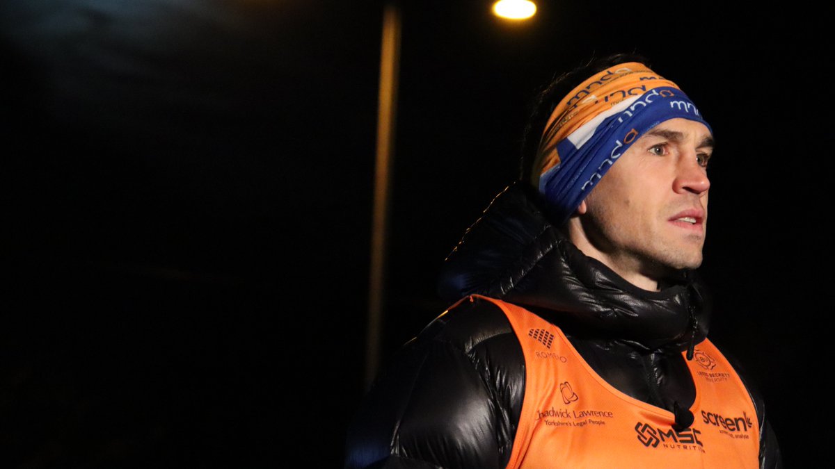 Marathon three done for Kevin Sinfield... come rain, wind or snow.

£302,000 raised. That's £100,000 a day so far. 

Remarkable. We have no words, just admiration.

💙 justgiving.com/crowdfunding/s…