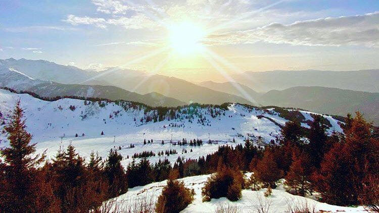 Inspi_Montagne's tweet photo. #Devinette 🧐#ConfinementSaison2 #Jour35 Depuis quelle station de #ski 😍 a été prise cette #photo ? 🤔
📷 ©Benibenv
#MagnifiqueFrance #CetHiverJeSkie ❄🎿🏂
#JeudiPhoto #SkiIsNotACrime
#PrenezSoinDeVous 🙏 https://t.co/7umNpGCBeu