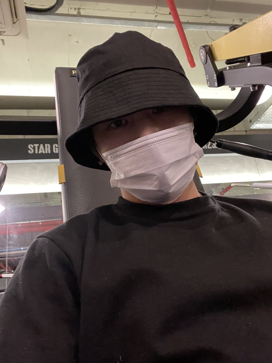 하늘 여러분 좋은 하루 보내고 있죠?!?
그리고 오늘 수능 본 하늘이들 고생 많았어요~~👏👏👏👏👏👍
어떤 결과든 끝은 행복만 가득 할테니까~아무 걱정 말아요❤️#하늘 #하성운