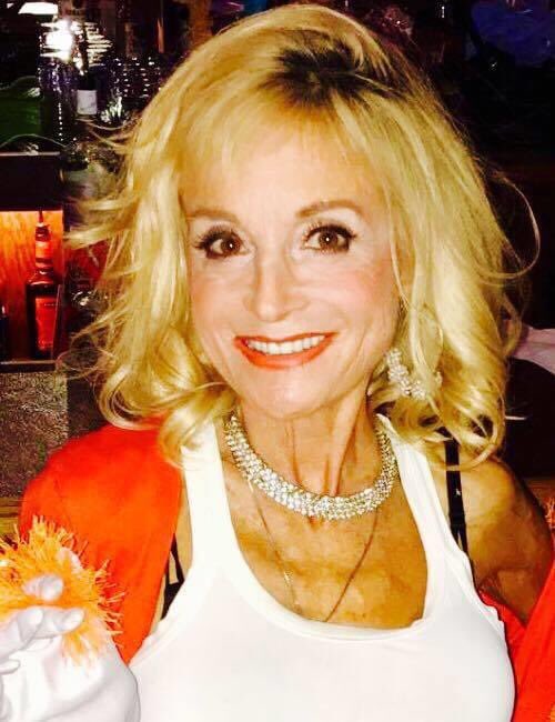DebbieM63889752's tweet photo. @KimCattrall You did A great job. especially as I watch sex and the city. you must create a new style  show as a sexy woman in Miami  or wherever your pic is.  how’s that❤️🎄🎁��🇹⛸👯‍♂️💃🐒💘 my friends have started a go fund me page for me I need to have a back surgery https://t.co/NR6oeGrvAd https://t.co/shTJFOJHQn