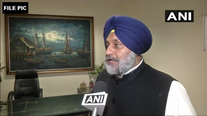 ANI's tweet photo. Parkash Singh Badal (former Punjab CM) fought for farmers for his entire life. He returned his award to send a strong message to the government. Farmers don't need these laws so why the Govt of India is forcing them on farmers?: Shiromani Akali Dal chief Sukhbir Badal to ANI https://t.co/cyhrsfHnbw