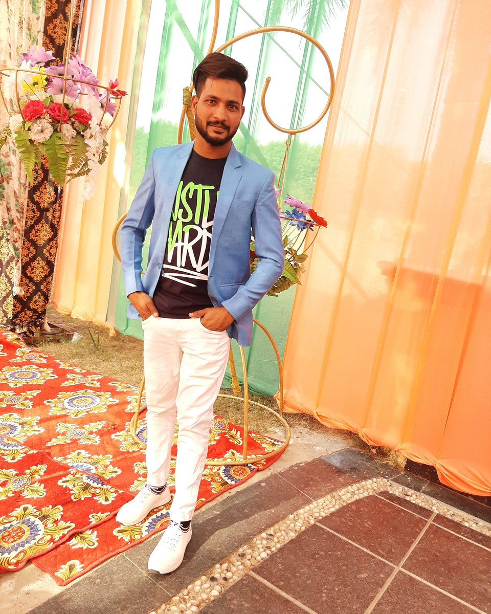 Ryhan07554753's tweet photo. ਥੋੜੇ ਜੇ ਝੱਲੇ ਆ ਥੋੜੇ ਜੇ ਕੱਲੇ ਆ ਕਈਆਂ ਲਈ ਮਾੜੇ ਆ ਤੇ ਕਈਆਂ ਲਈ ਚੰਗੇ ਆ ....
#Ryhan #PunjabiSwag
#lovepunjab https://t.co/E6Waq7Kv2q