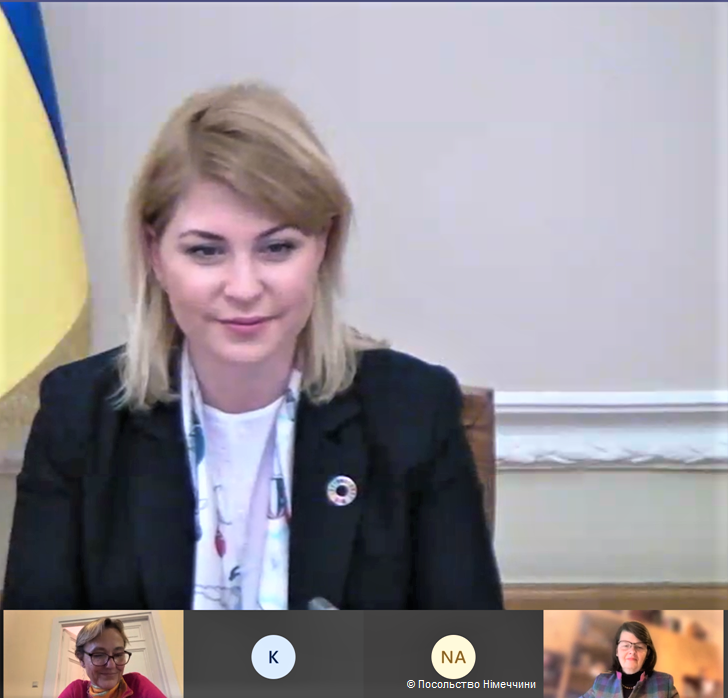 GermanyinUA's tweet photo. #миразом 70 мільйонів євро в 2020 році для підвищення енергоефективності, сталого економічного розвитку й демократії, громадянського суспільства, державного управління і децентралізації – успішні 🇩🇪-🇺🇦 міжурядові перемовини з питань політики розвитку: https://t.co/y5g209OpFC https://t.co/HsmLqX9JGK