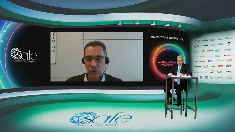 SAFE_energia's tweet photo. L. Marchisio, Head of Strategy @TernaSpA: "Abbiamo lanciato una serie di progetti per disegnare il mercato dei servizi di dispacciamento del futuro, che diventa sempre più rilevante per il settore."

Segui l'evento #Live 👇
https://t.co/7yCAaraDJ9 https://t.co/HOlurarDcI