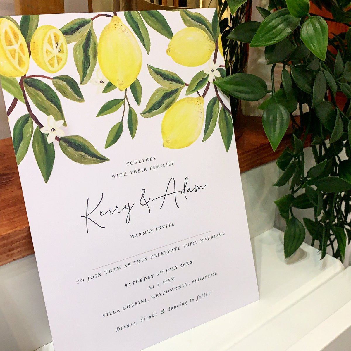 New Lemon Garden invitation with hand-painted details 🍋 
Available to order at rocoandmiley.com 
.
.
#weddings #weddinginvitation #lemon #weddingday #painting #art