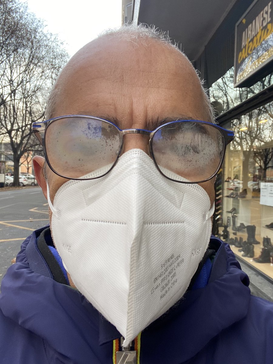 Il vaccino lo dovranno fare per primi a quelli con gli occhiali