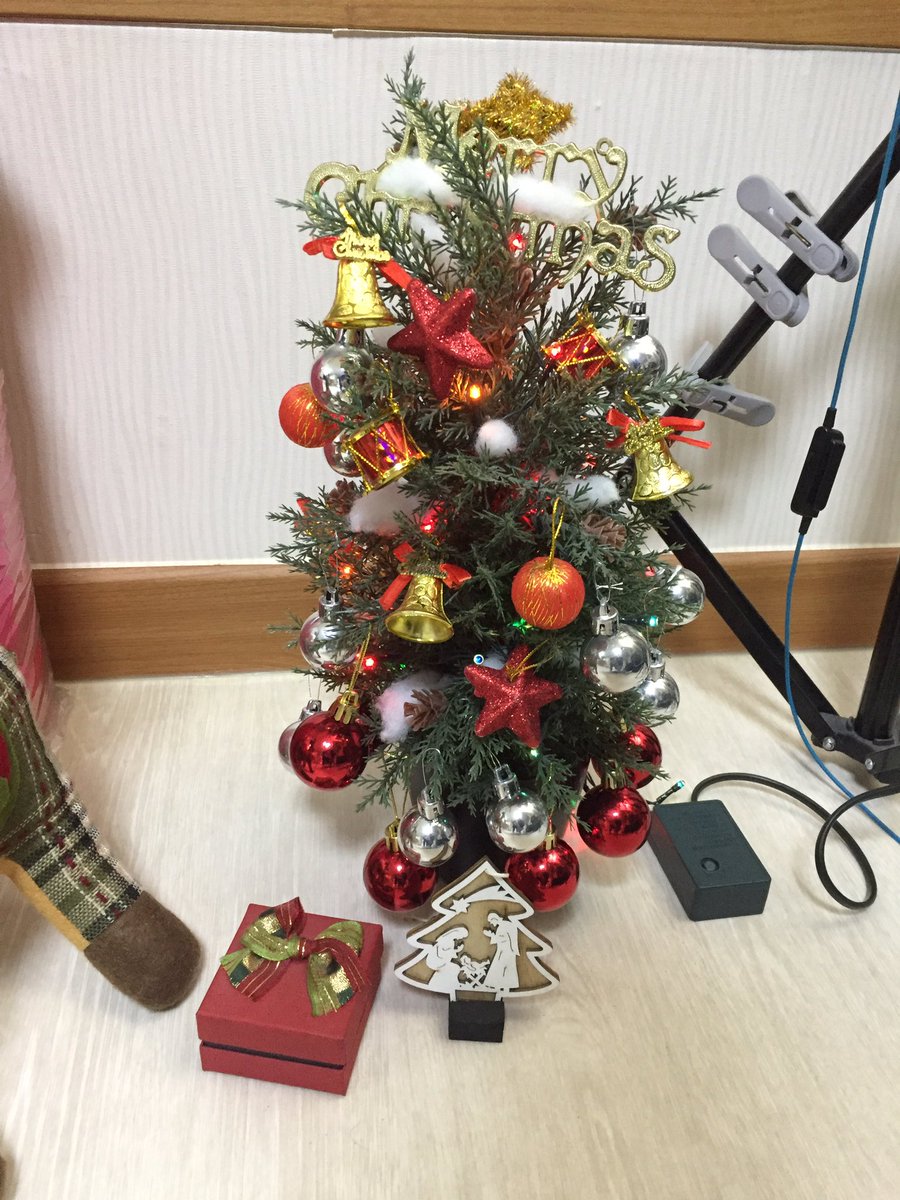 emawind's tweet photo. there must always be a Christmas tree no matter the size https://t.co/gKU3At8Ltj