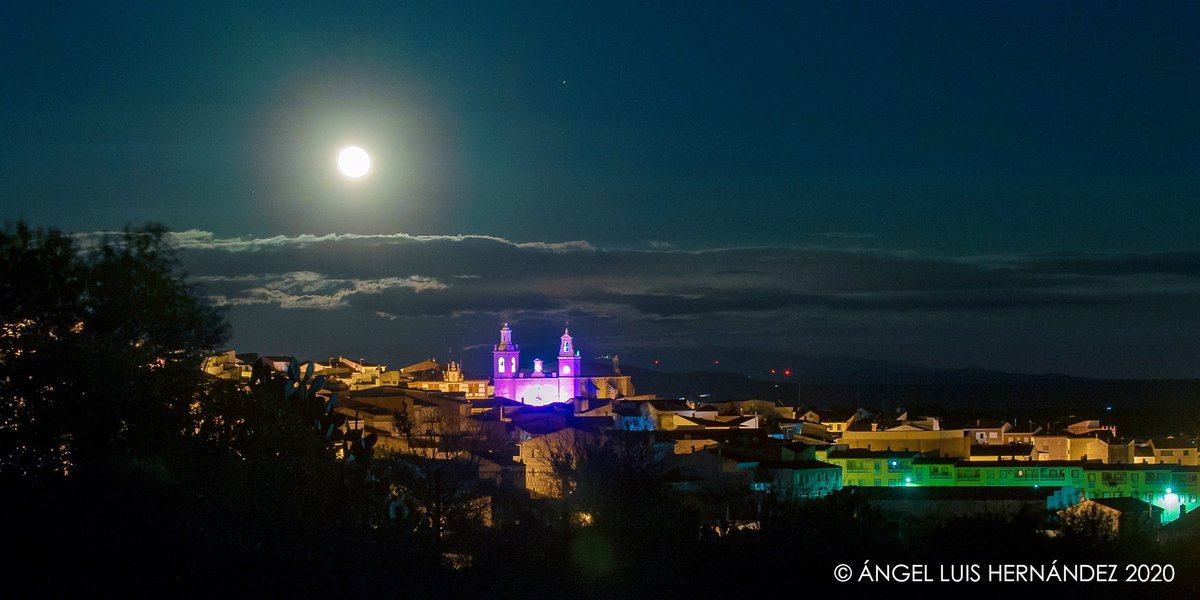 Torrejoncillo se ilumina estos días desde fuera por la luna y desde dentro con su Pura.
Feliz #encamisá2020
<a href="/tiempobrasero/">Tutiempo</a>