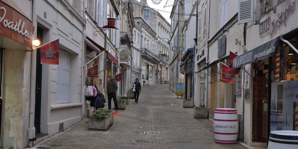 Réouverture des commerces à Jonzac : un grand bol d’oxygène
https://t.co/Pb61EeWbsA https://t.co/IGU04tfBRA
