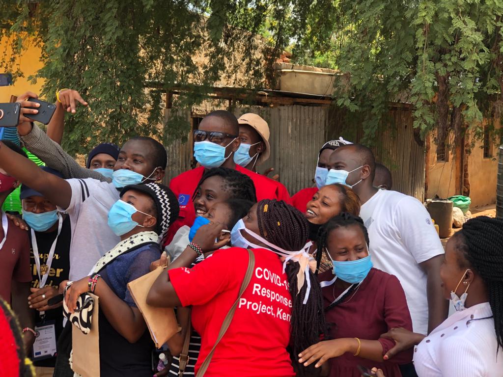 NjapitMwaana's tweet photo. @YEDNetworkKe  Chair @IsraelRedCoil1  is leading a team of youths and health officers across county borders in Combating Covid-19!
Herein Garisa and Kitui,
#KenyaNiMimi
#KomeshaCorona
@MOHA_made_ 
@AnalyticaKE 
We say thank you!
Jali Jami 💪 https://t.co/G1aqYBzS21