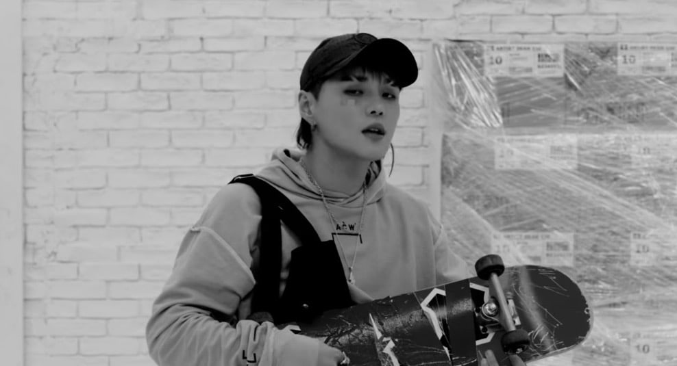 deansintro's tweet photo. deans instagram and d(half moon) are #2 &amp; #7 most streamed korean r&amp;b tracks according to spotify wrapped for 2020 📺🌓 https://t.co/4tmo0J1scp