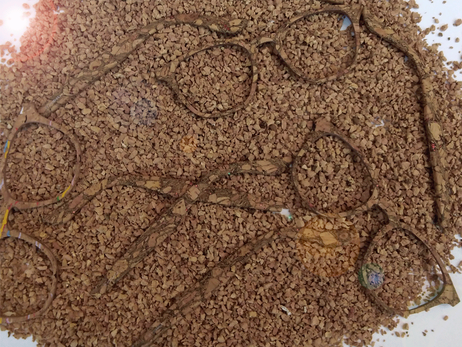 Tratamos el corcho natural con PET reciclado para producir modelos originales que nos permiten reducir el volumen de residuos no controlados en nuestros ecosistemas, estamos ultimando los detalles de los nuevos modelos.
🌎Estad atentos🌎
#economiacircular #modasostenible #mabaki