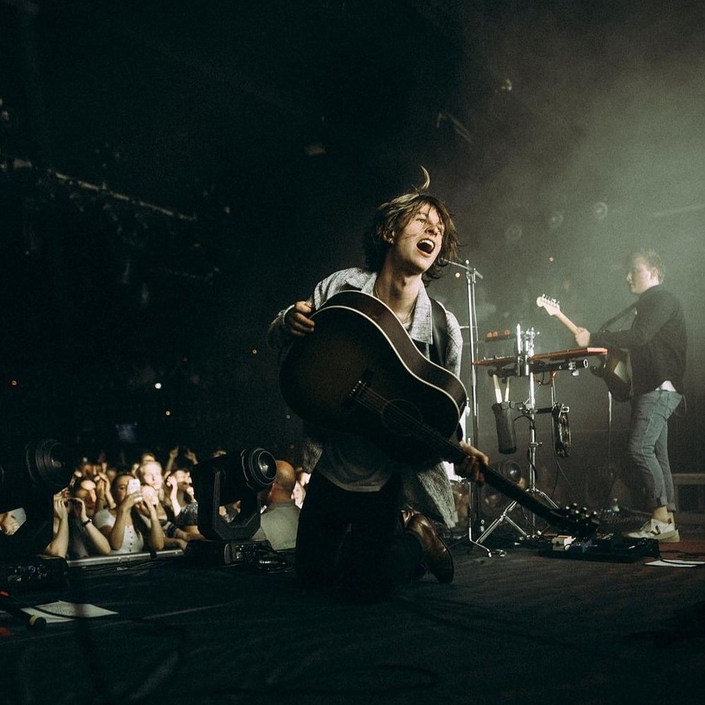 giant_rooks_'s tweet photo. Trapped up on a tightrope now we're here, we're free. Falling all in you💙😱🎵
@nadasaladaa @giantrooksmusic #giantrooks #nadasalada #frederikrabe #fallingallinyou https://t.co/I31bDfj0z6